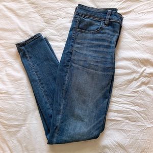 Reg American Eagle Jeans - Next Level Stretch - 6 - Medium Wash